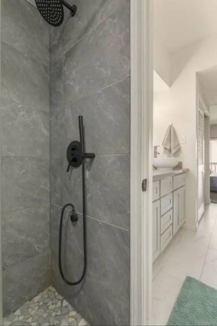 2100 Tanglewilde Street #77 Houston, TX 77063