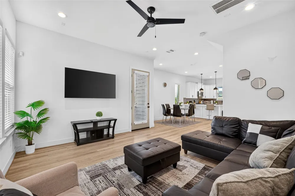 2341 Eagle Street Houston, TX 77004