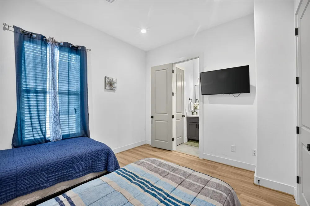 2341 Eagle Street Houston, TX 77004