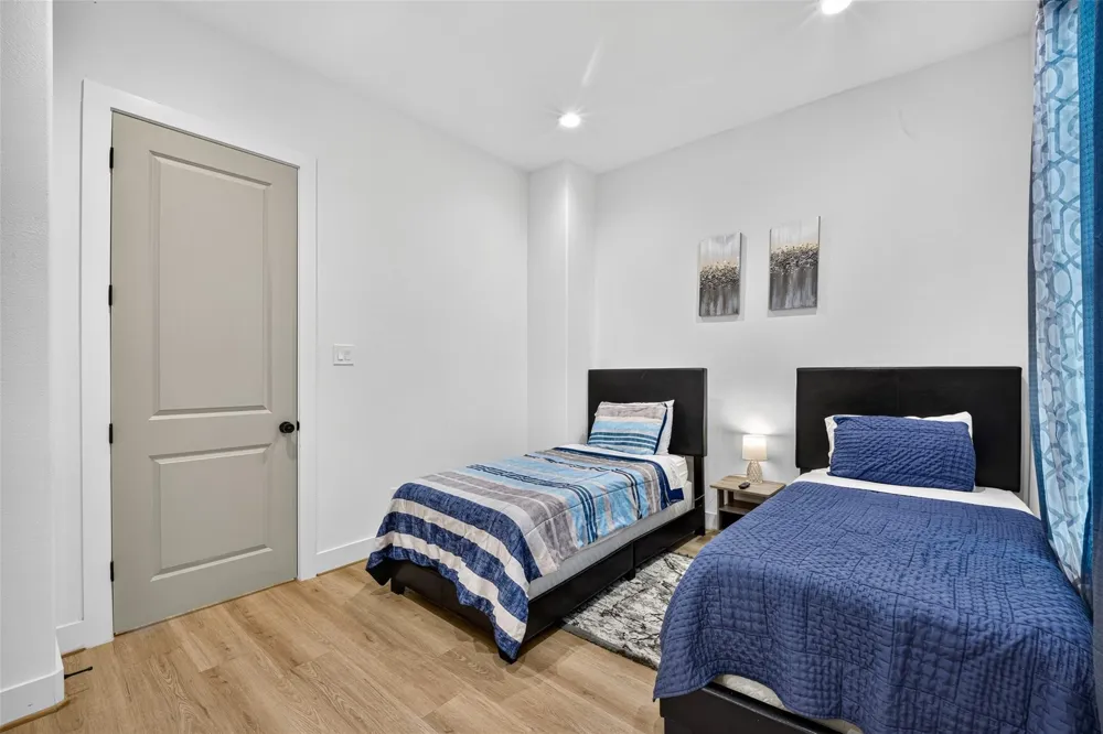 2341 Eagle Street Houston, TX 77004