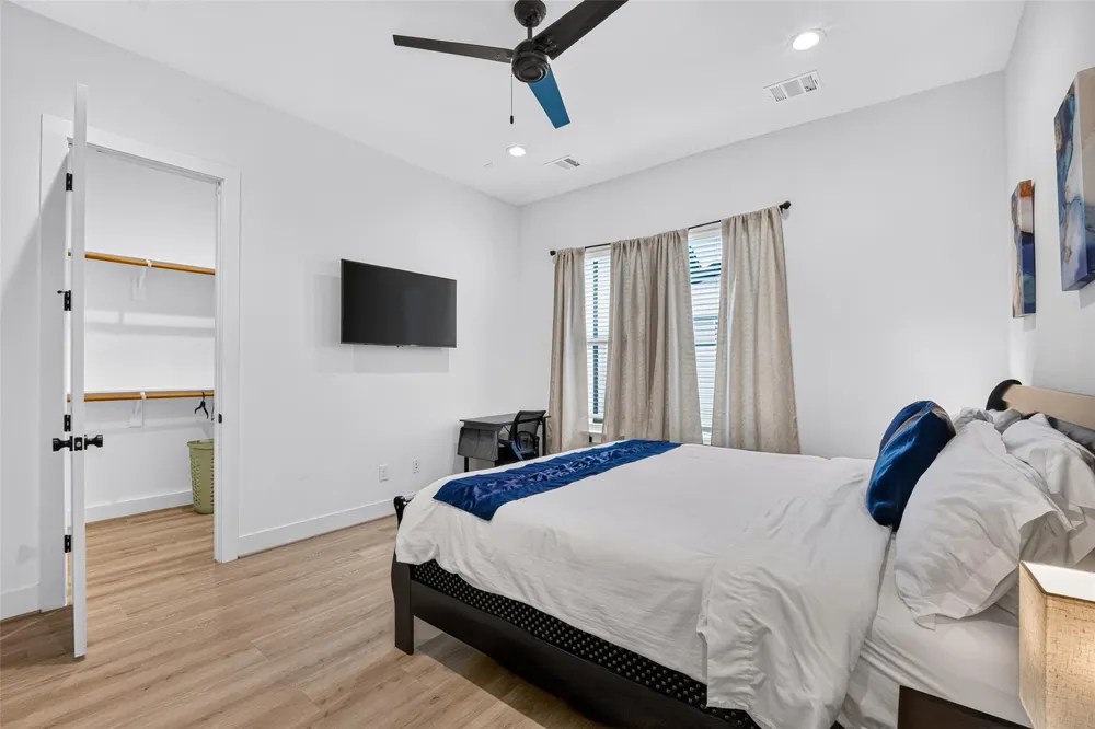 2341 Eagle Street Houston, TX 77004