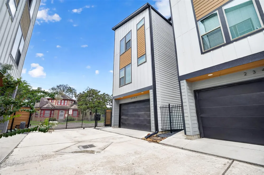 2341 Eagle Street Houston, TX 77004