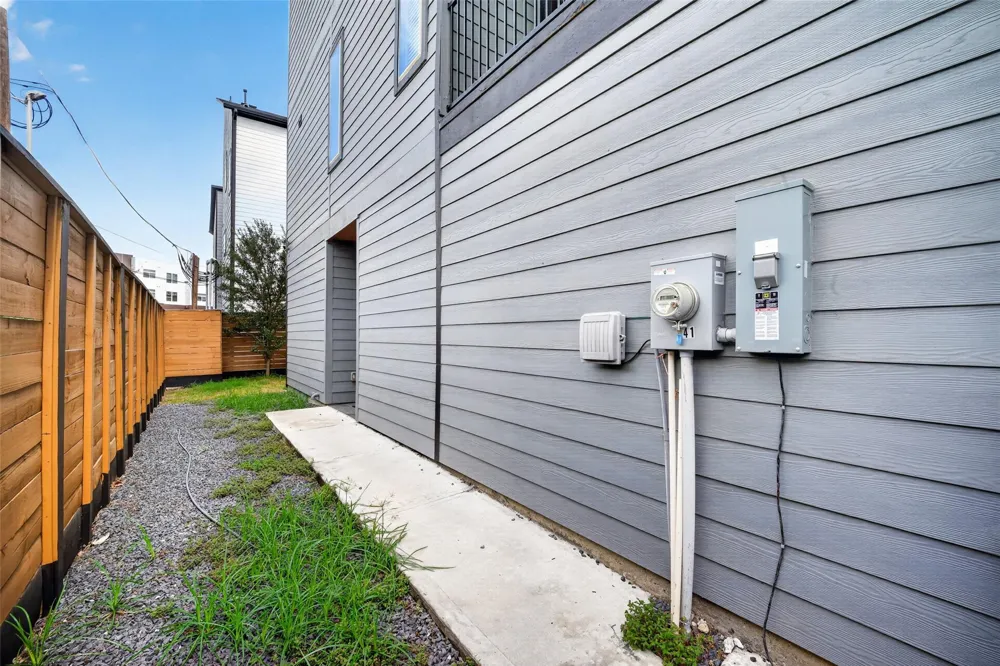 2341 Eagle Street Houston, TX 77004