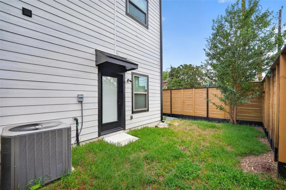 2341 Eagle Street Houston, TX 77004