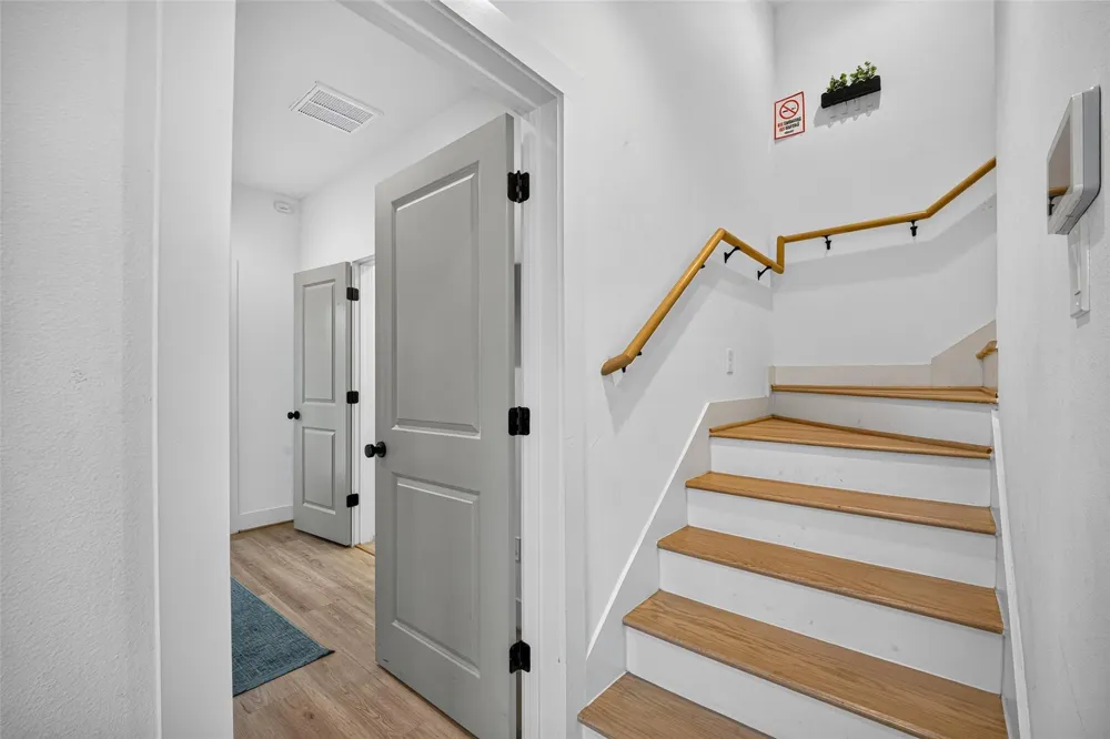 2341 Eagle Street Houston, TX 77004