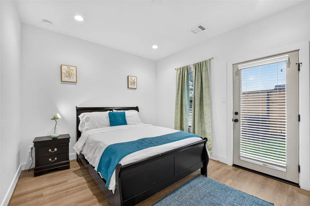 2341 Eagle Street Houston, TX 77004