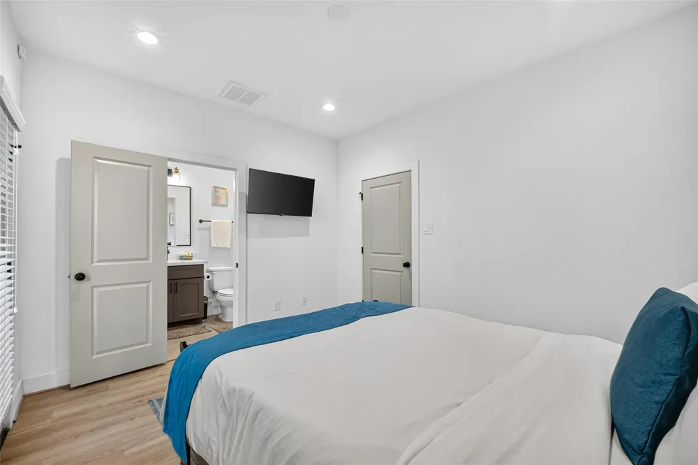 2341 Eagle Street Houston, TX 77004