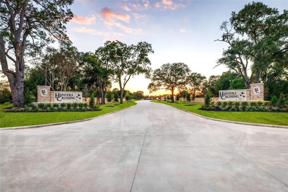 202 Silver Spike Sealy, TX 77474