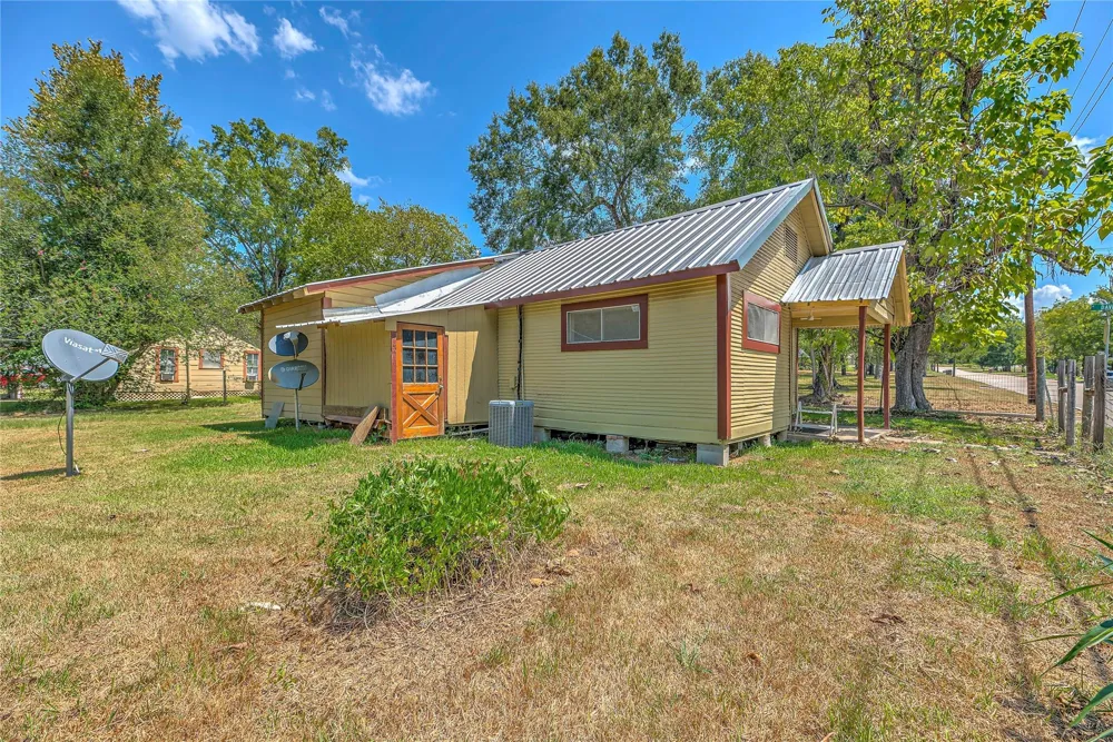 704 W West Street Livingston, TX 77351