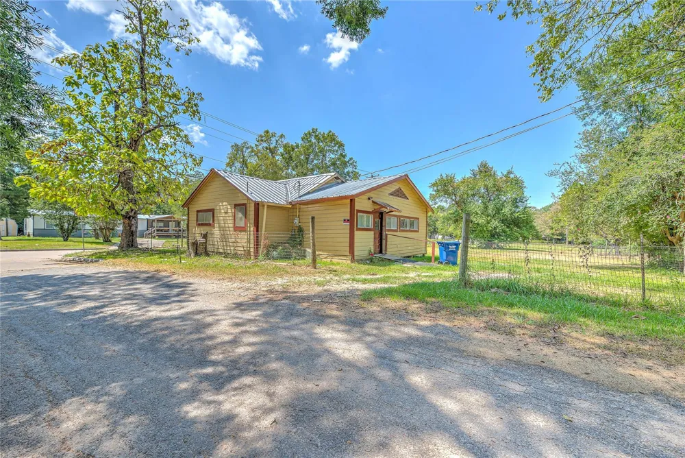 704 W West Street Livingston, TX 77351