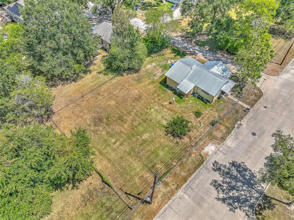 704 W West Street Livingston, TX 77351