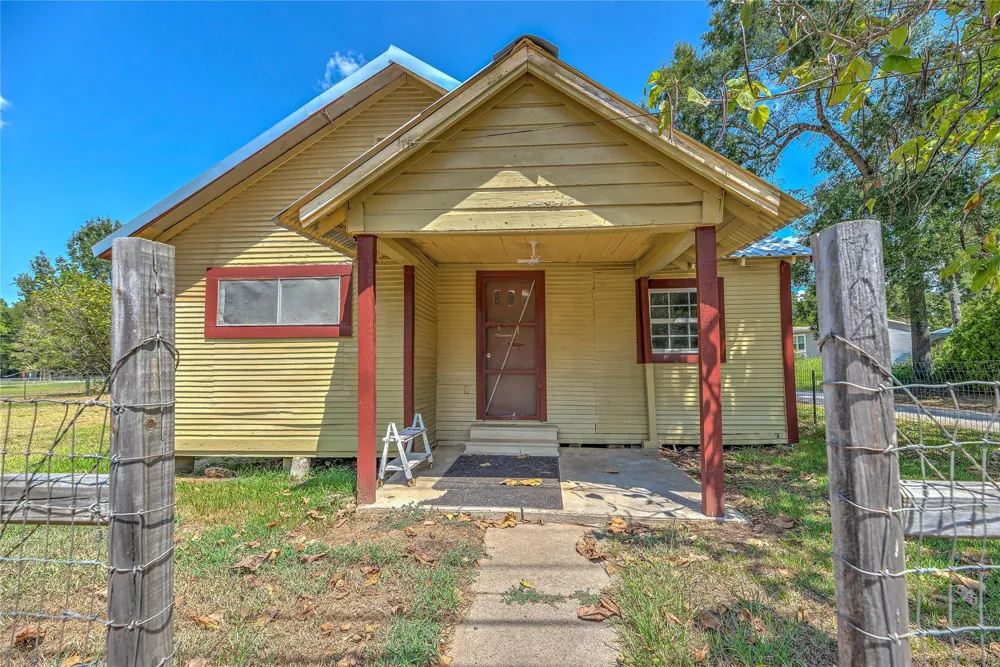 704 W West Street Livingston, TX 77351