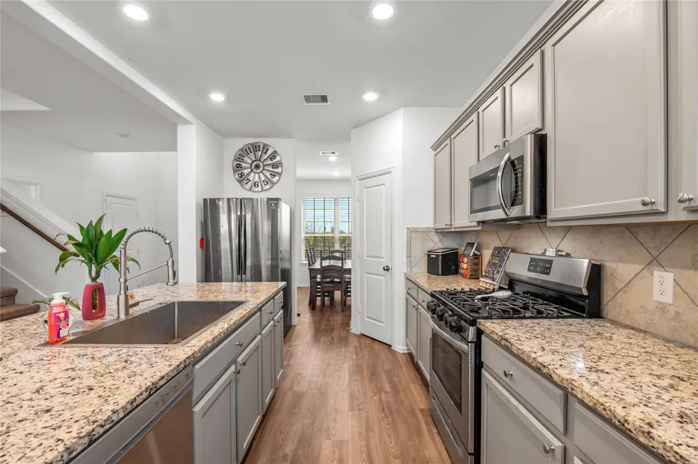 736 Scenic Lake Drive La Marque, TX 77568