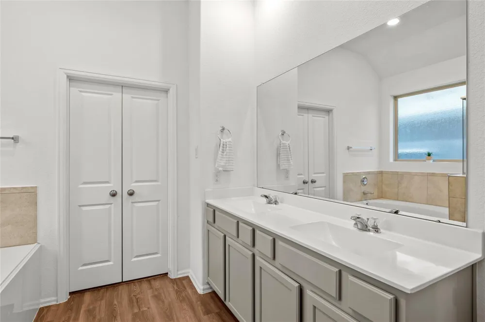 736 Scenic Lake Drive La Marque, TX 77568