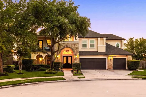 5102 Hawthorne Bend Drive