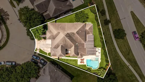 5102 Hawthorne Bend Drive