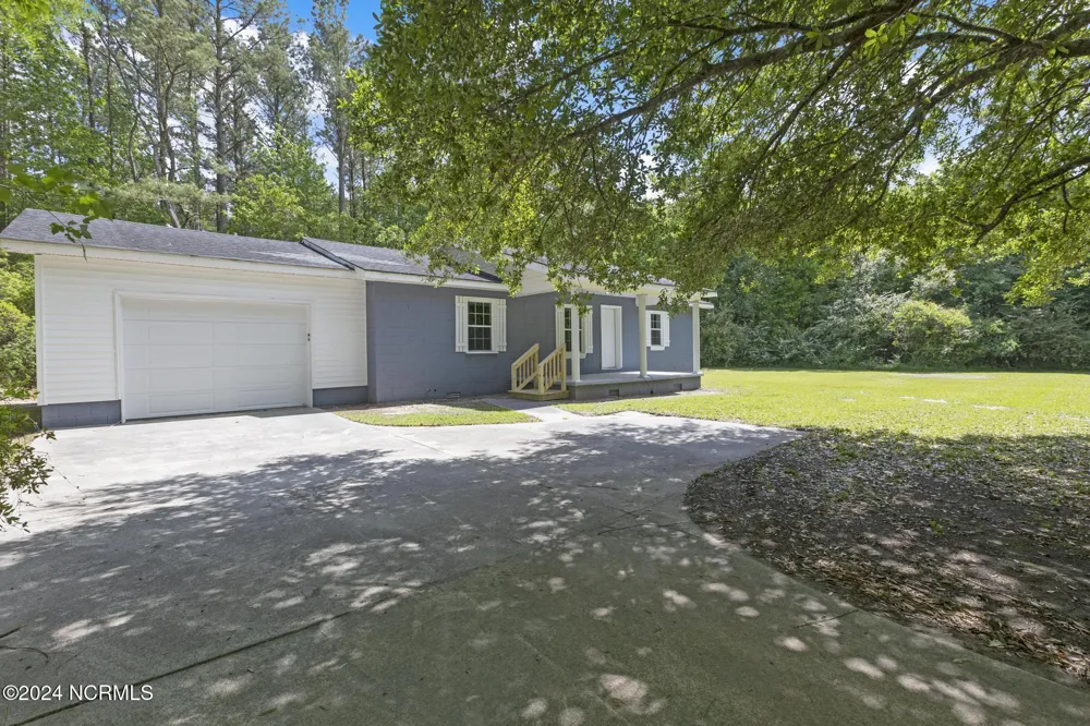 690 Maple Hill School Road Maple Hill, NC 28454