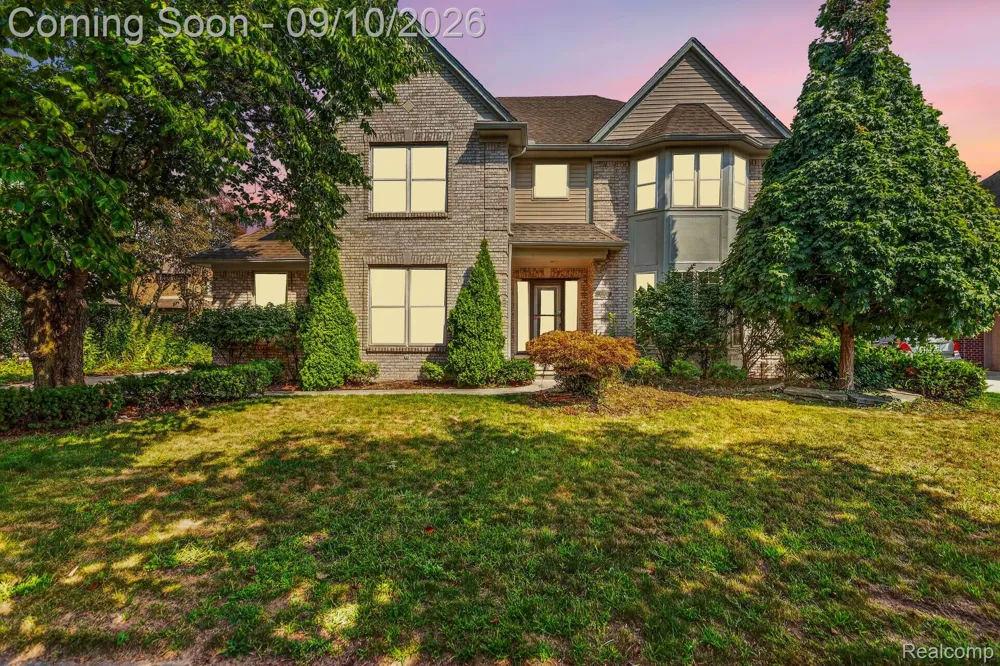 48802 Crescent Drive Macomb Township, MI 48044