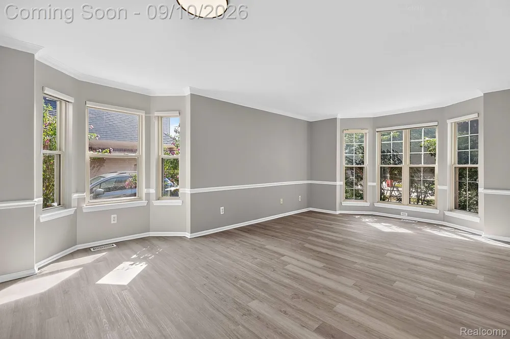 48802 Crescent Drive Macomb Township, MI 48044