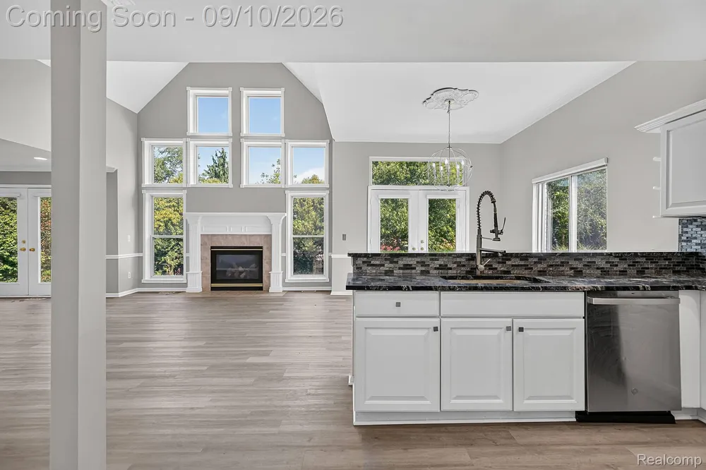 48802 Crescent Drive Macomb Township, MI 48044