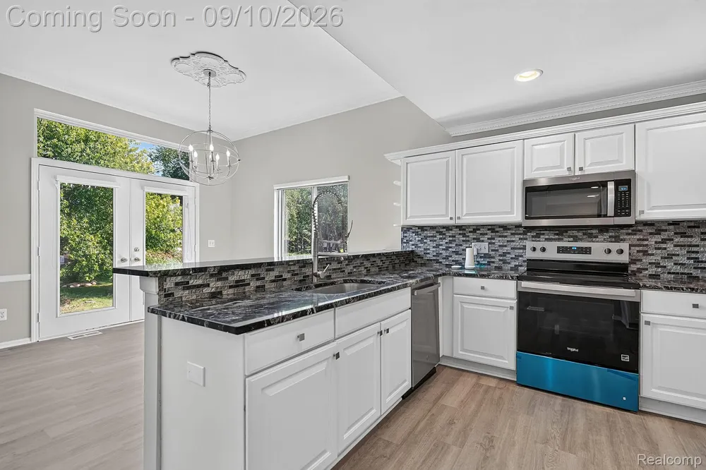 48802 Crescent Drive Macomb Township, MI 48044