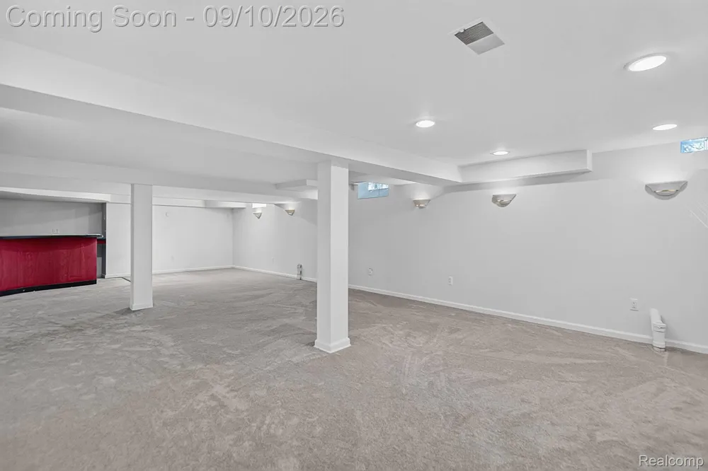 48802 Crescent Drive Macomb Township, MI 48044