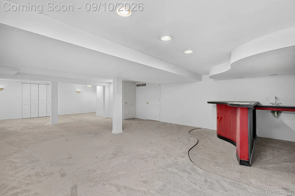 48802 Crescent Drive Macomb Township, MI 48044