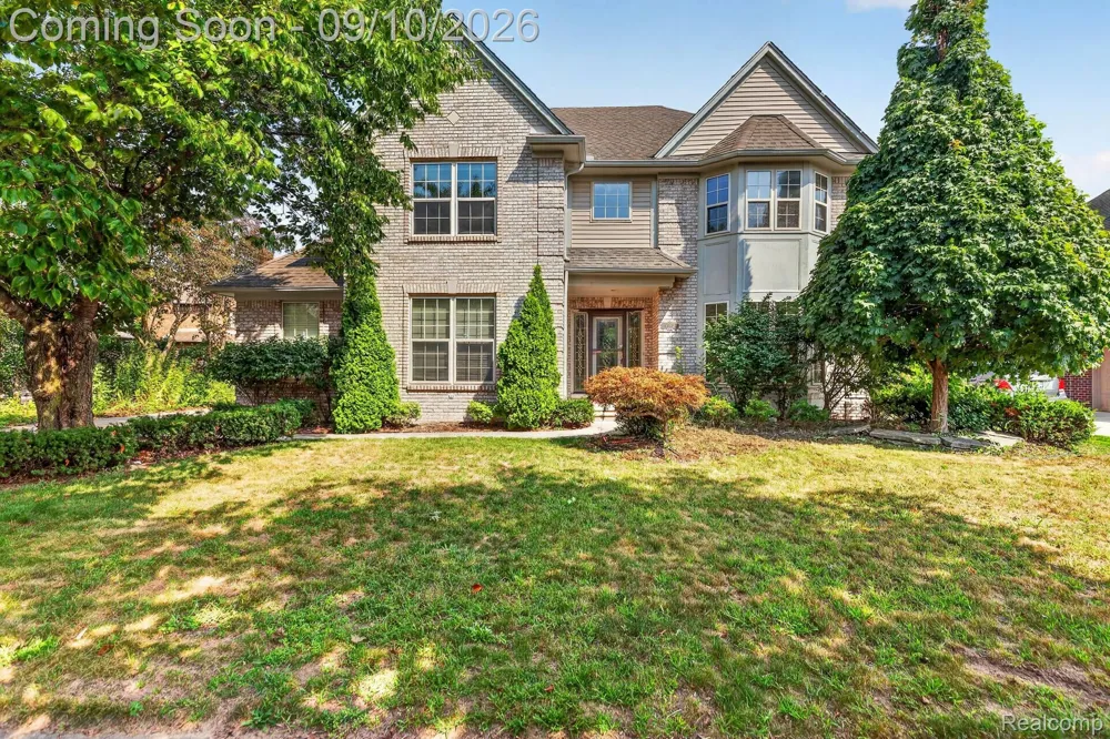 48802 Crescent Drive Macomb Township, MI 48044