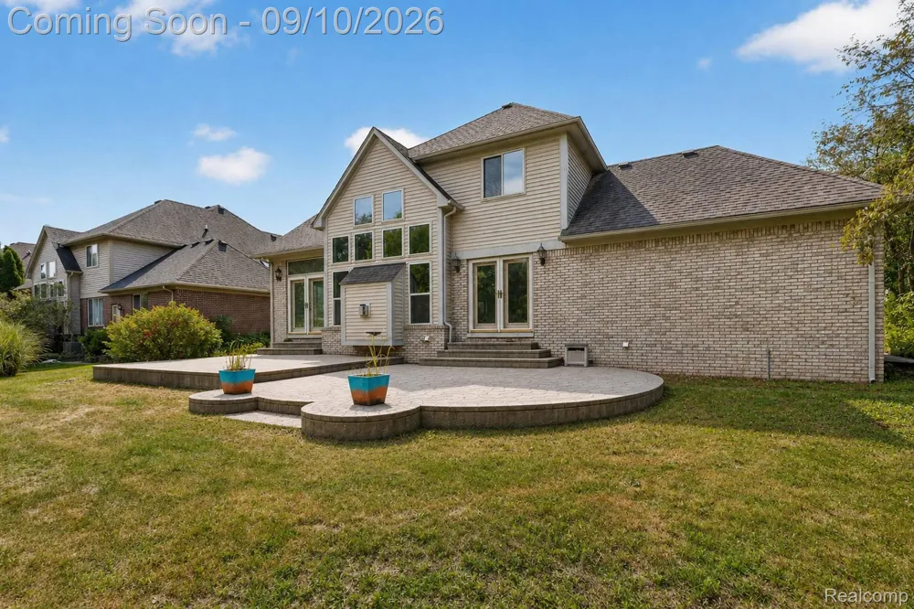 48802 Crescent Drive Macomb Township, MI 48044