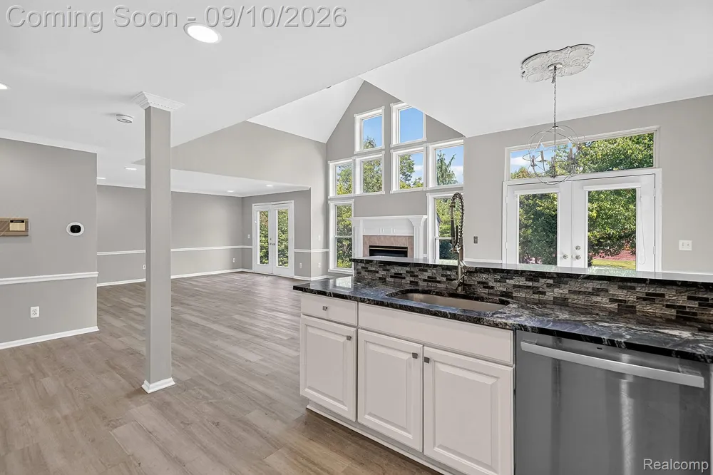 48802 Crescent Drive Macomb Township, MI 48044