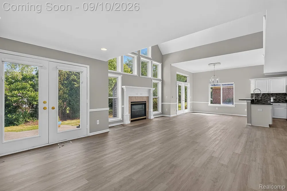 48802 Crescent Drive Macomb Township, MI 48044