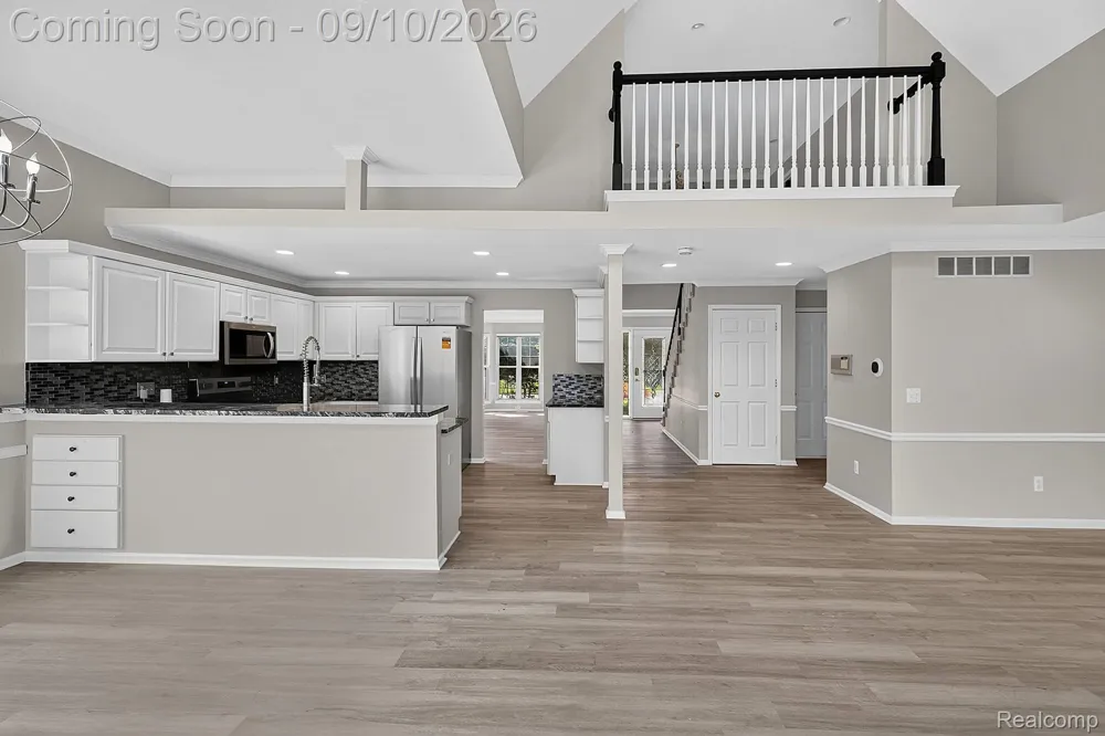 48802 Crescent Drive Macomb Township, MI 48044