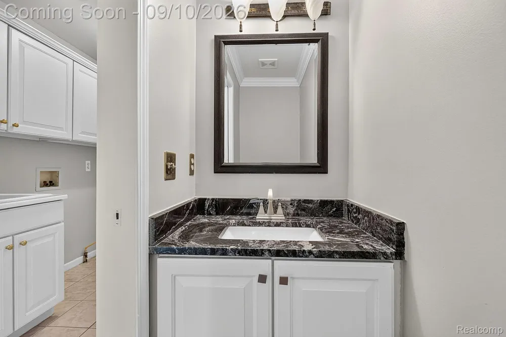 48802 Crescent Drive Macomb Township, MI 48044