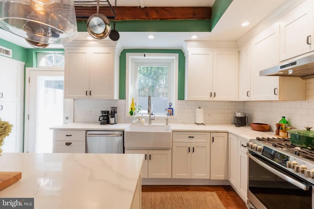 957 LAWRENCE Philadelphia, PA 19123