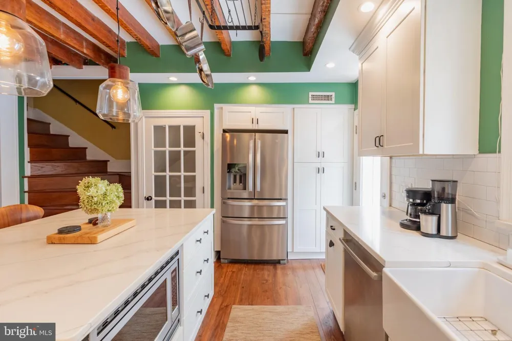 957 LAWRENCE Philadelphia, PA 19123