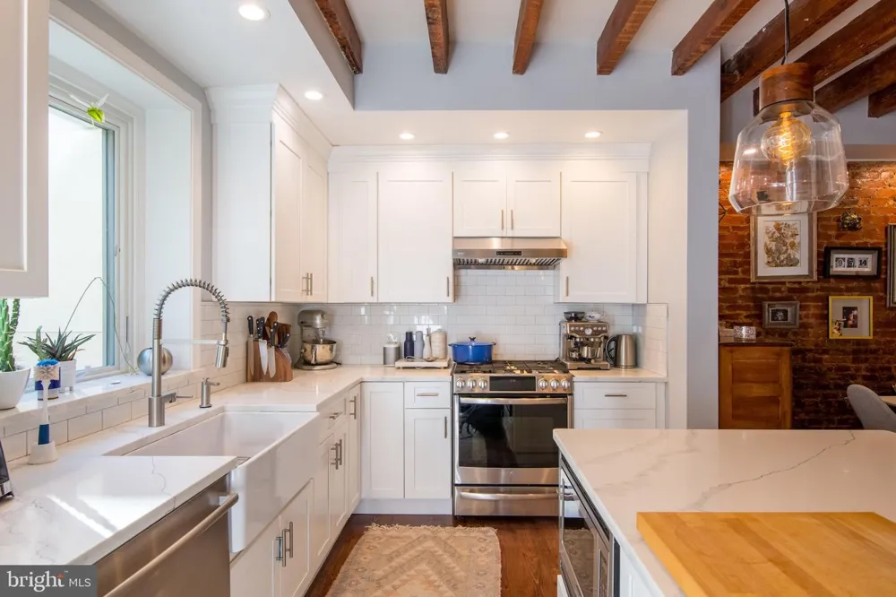 957 LAWRENCE Philadelphia, PA 19123
