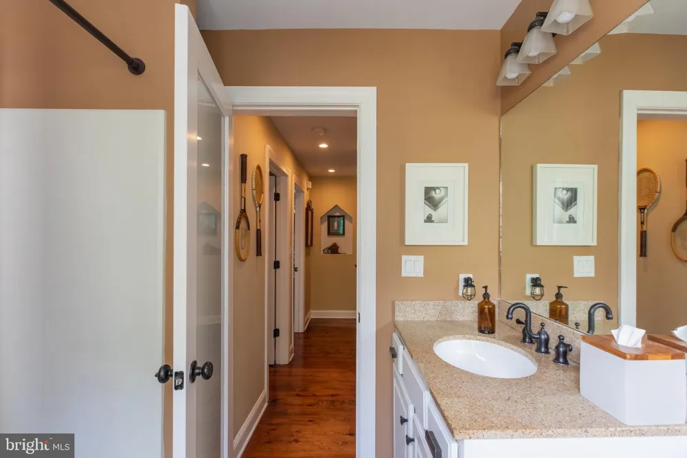 957 LAWRENCE Philadelphia, PA 19123