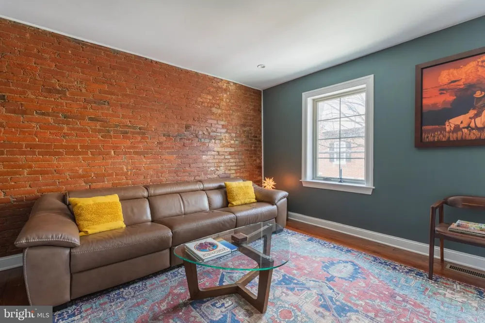 957 LAWRENCE Philadelphia, PA 19123