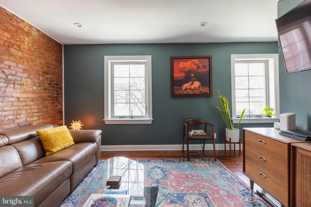 957 LAWRENCE Philadelphia, PA 19123