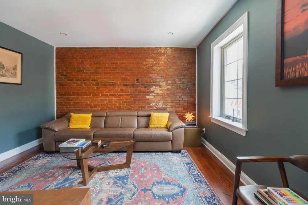 957 LAWRENCE Philadelphia, PA 19123