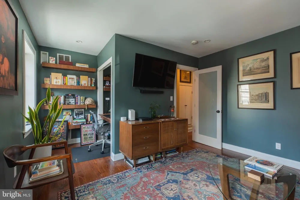 957 LAWRENCE Philadelphia, PA 19123