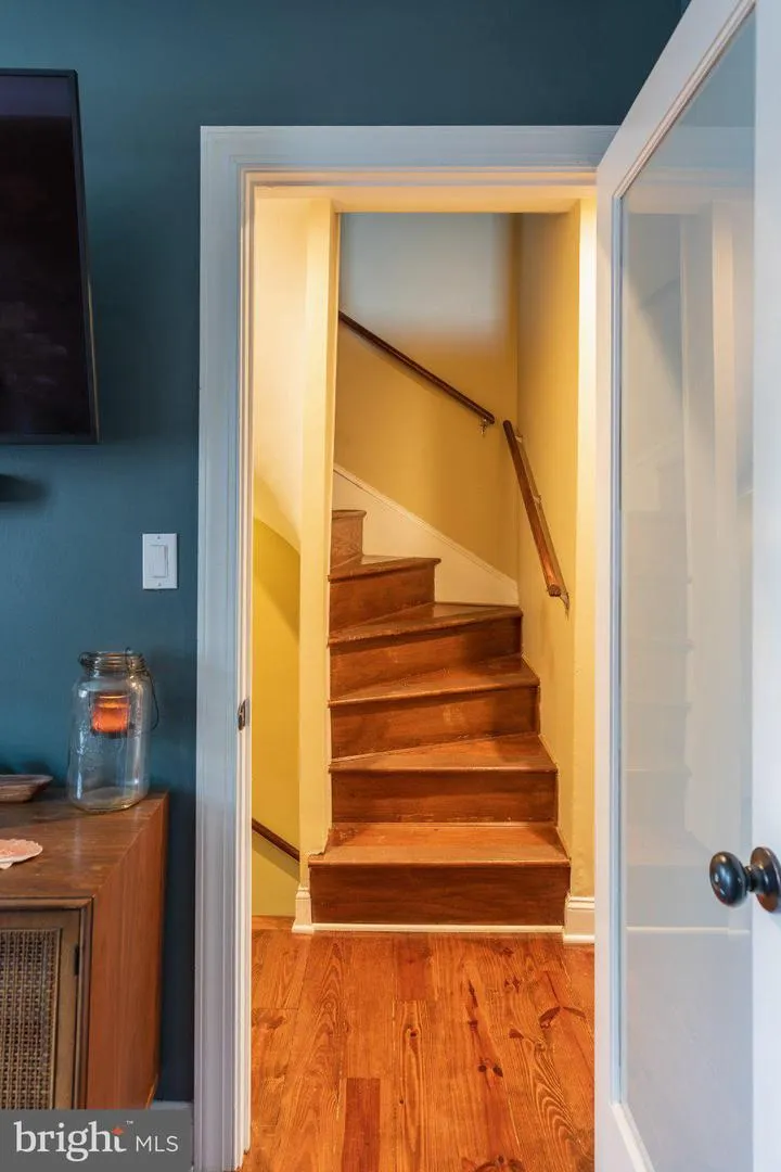 957 LAWRENCE Philadelphia, PA 19123