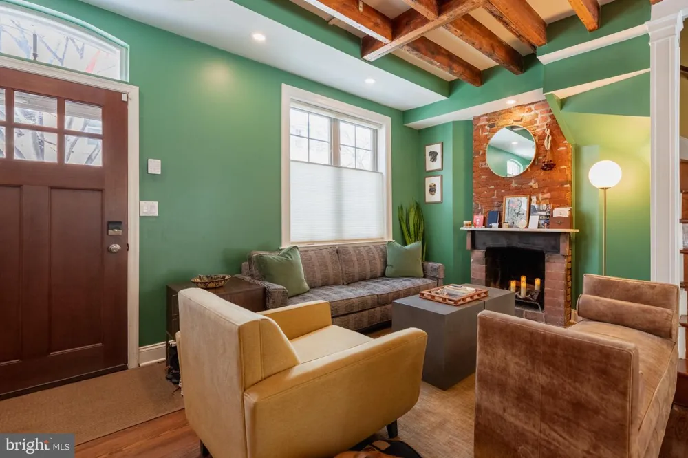 957 LAWRENCE Philadelphia, PA 19123