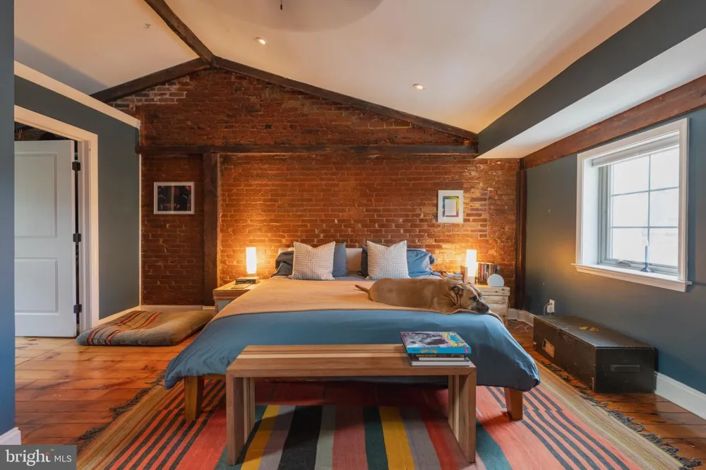 957 LAWRENCE Philadelphia, PA 19123