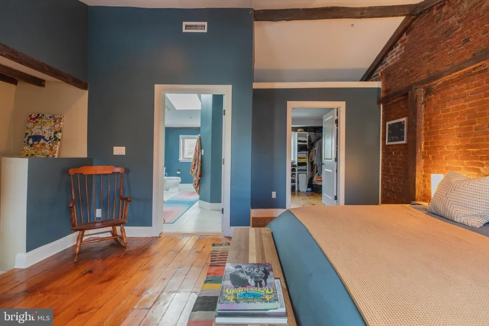 957 LAWRENCE Philadelphia, PA 19123