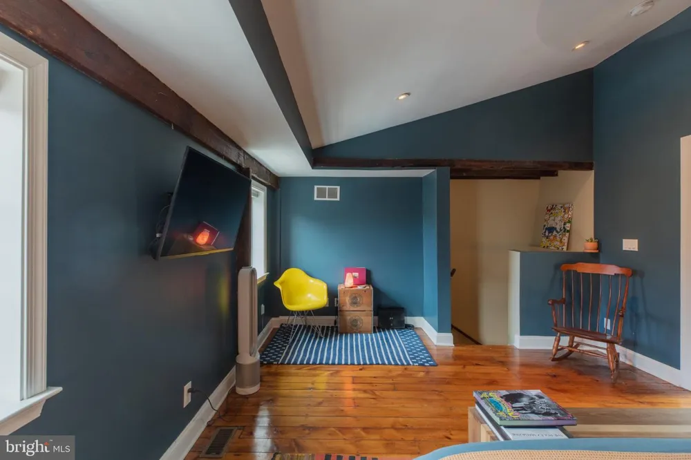 957 LAWRENCE Philadelphia, PA 19123