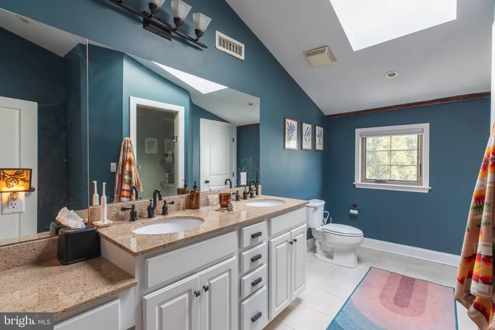 957 LAWRENCE Philadelphia, PA 19123
