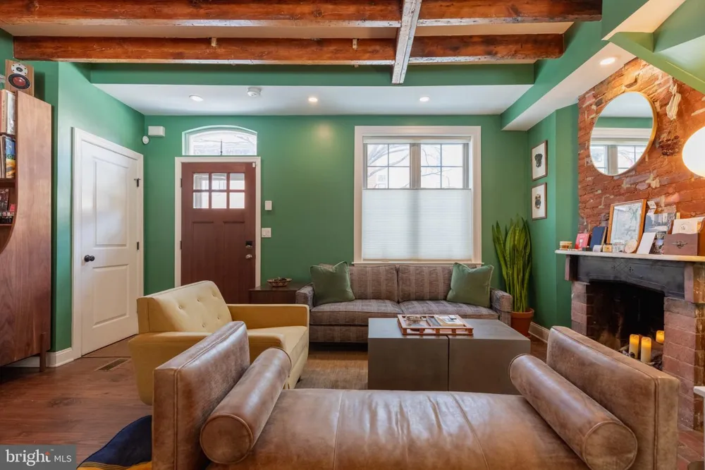 957 LAWRENCE Philadelphia, PA 19123