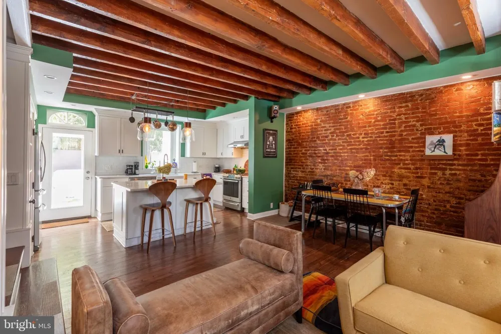 957 LAWRENCE Philadelphia, PA 19123
