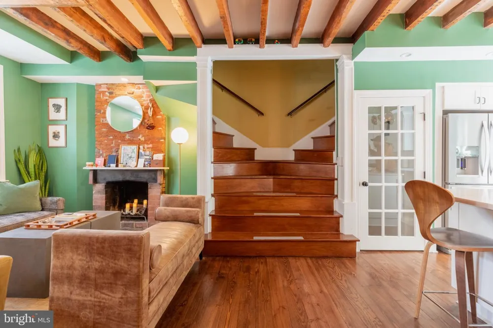 957 LAWRENCE Philadelphia, PA 19123